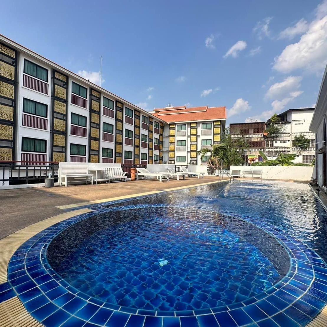 Wangburapa Grand Hotel Chiang Mai Exterior foto